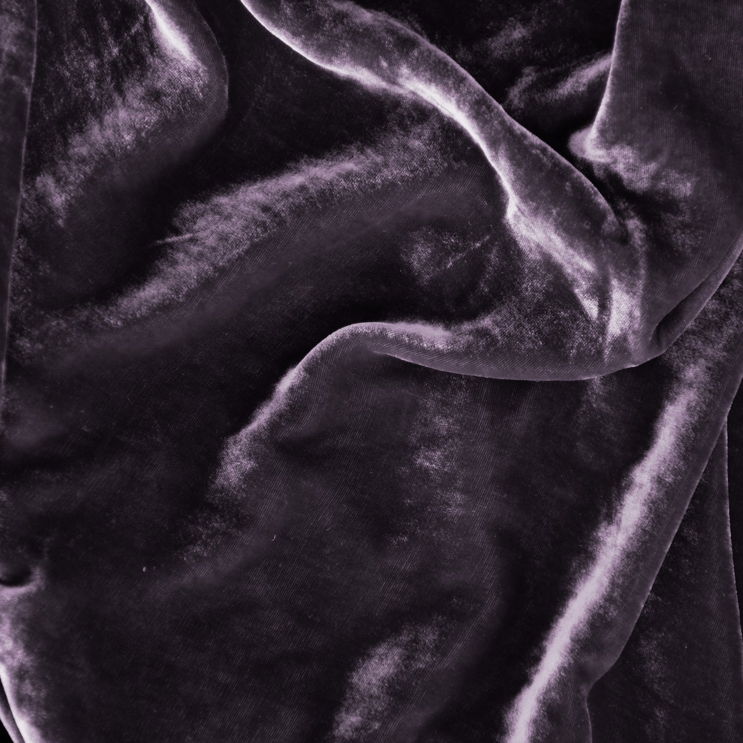 Divina 18% Silk/82% Viscose Velvet Throws