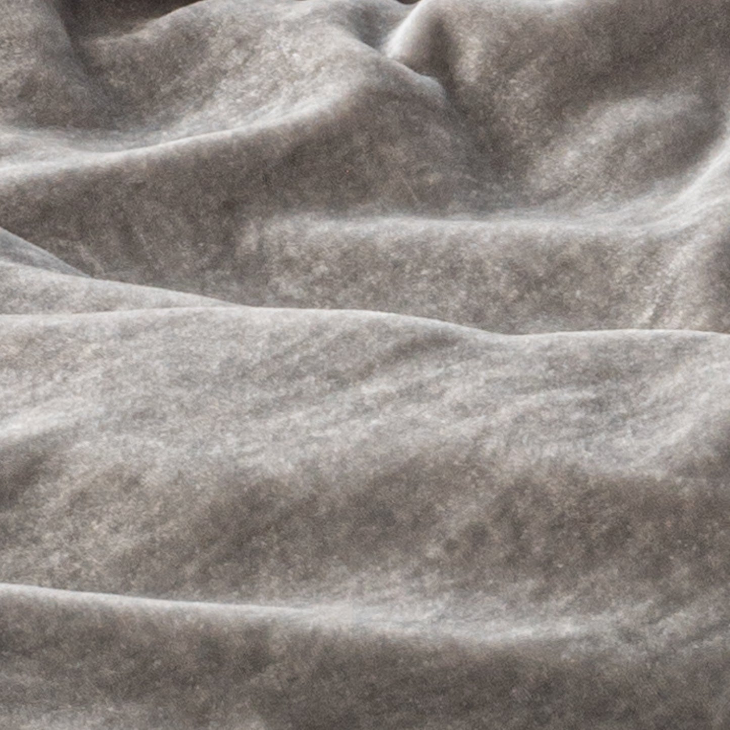 Divina 18% Silk/82% Viscose Velvet Throws