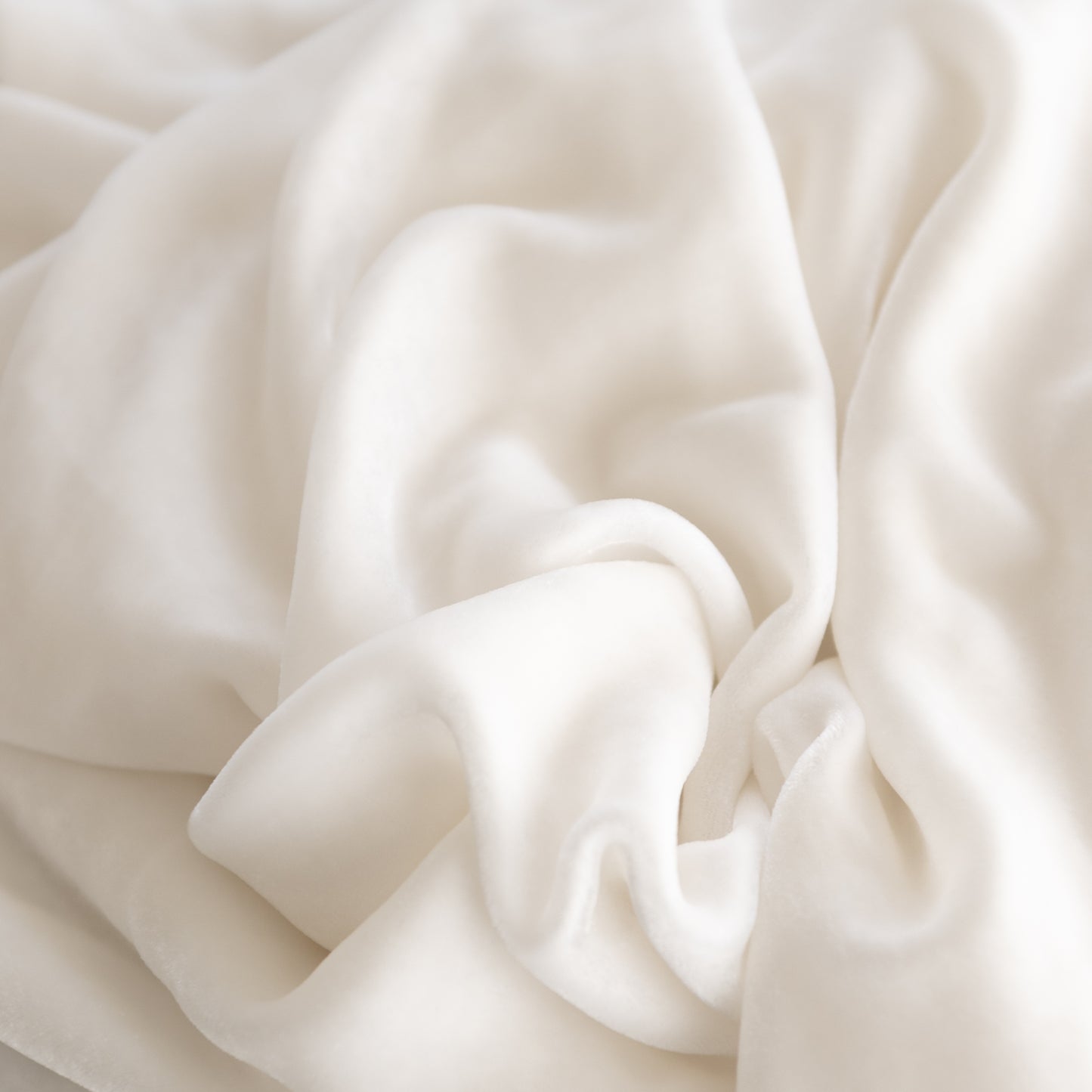 Divina 18% Silk/82% Viscose Velvet Throws