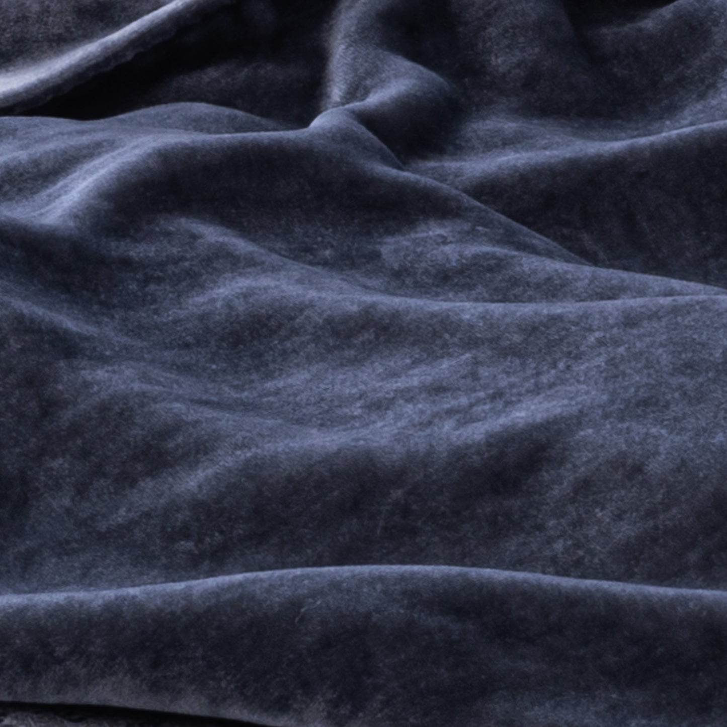 Divina 18% Silk/82% Viscose Velvet Throws