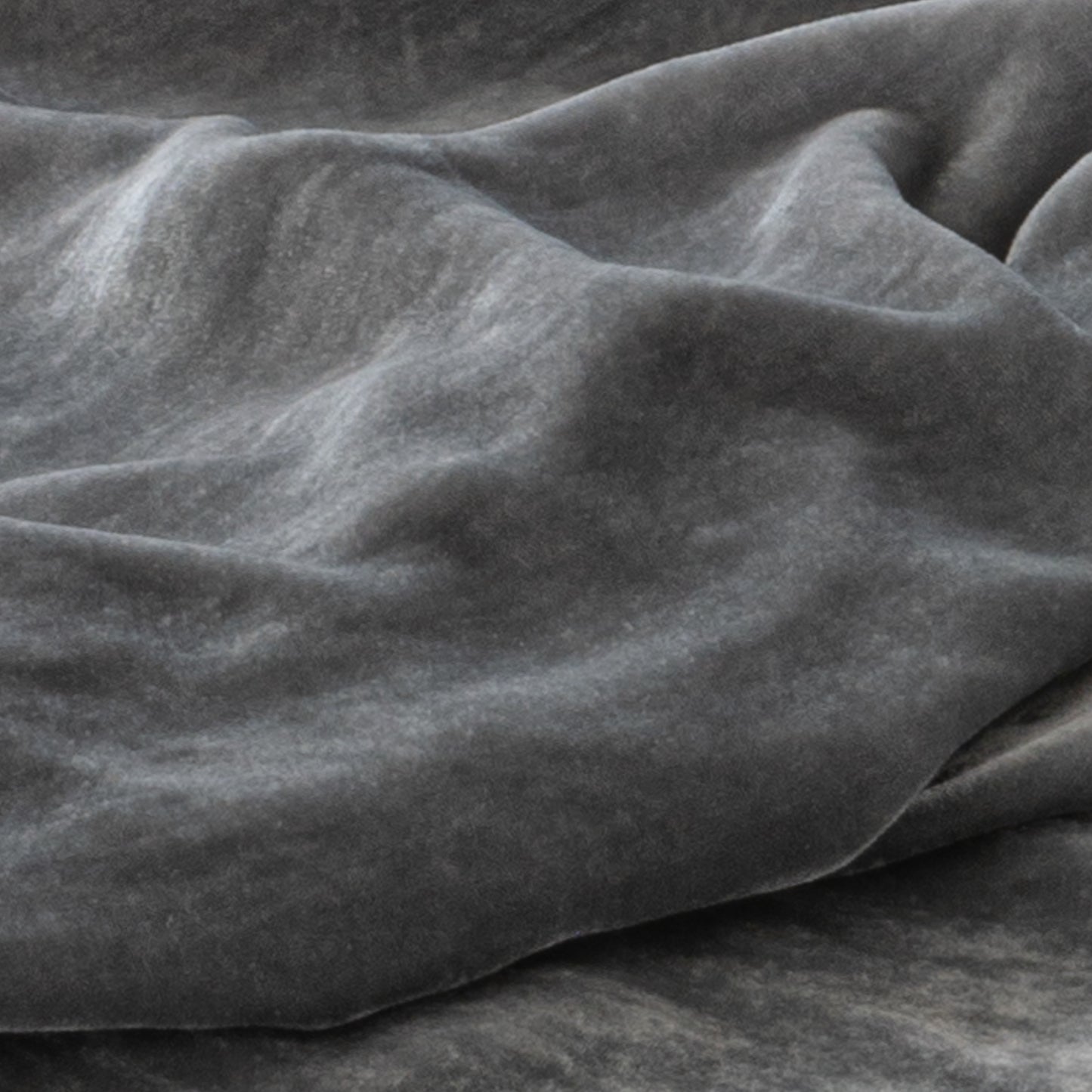 Divina 18% Silk/82% Viscose Velvet Throws